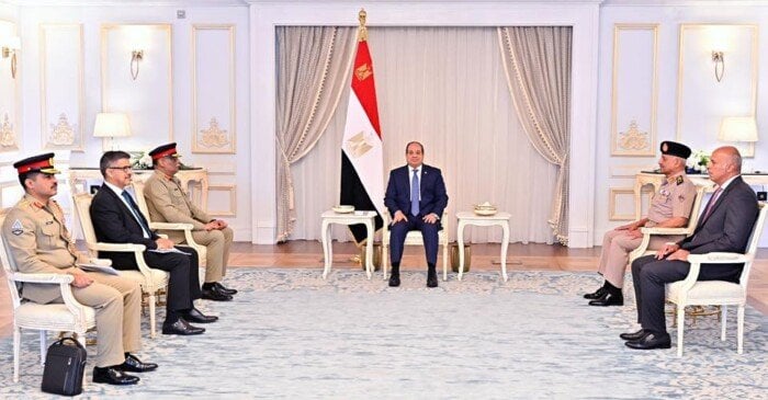 تعاون عسكري جديد بين السيسي ورئيس هيئة الأركان الباكستانية