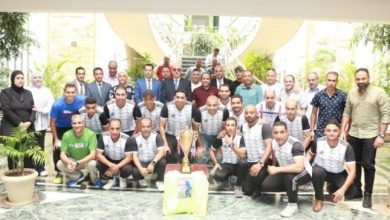 تكريم أبطال المصرية للمطارات من الطيار وائل النشار