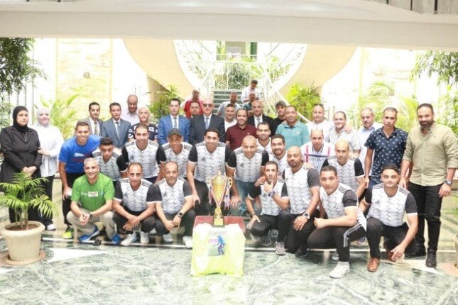 تكريم أبطال المصرية للمطارات من الطيار وائل النشار