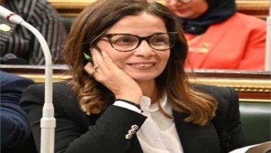 تهنئة رئيس النواب لجيهان زكي بمناسبة منحها وسام جوقة الشرف من الرئيس الفرنسي