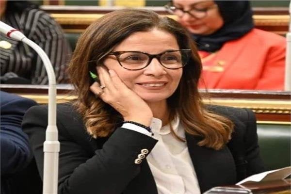 تهنئة رئيس النواب لجيهان زكي بمناسبة منحها وسام جوقة الشرف من الرئيس الفرنسي
