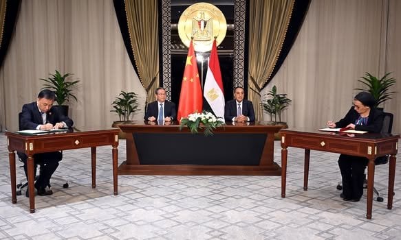 رئيس الوزراء ورئيس مجلس الدولة الصيني يعززان التعاون المشترك