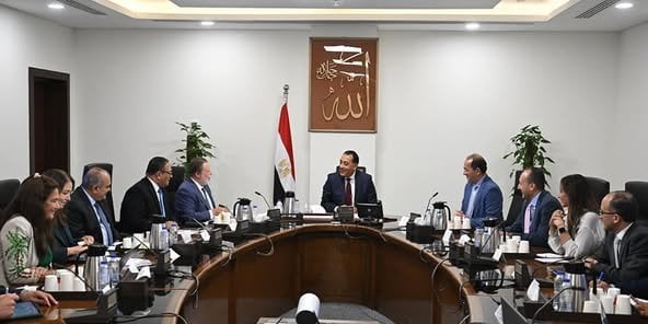 رئيس الوزراء يستعرض خطوات تقليص الدين العام من الناتج المحلي