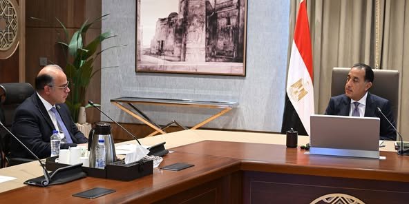 رئيس الوزراء يستقبل رئيس الرقابة المالية لمناقشة ملفات الهيئة المهمة