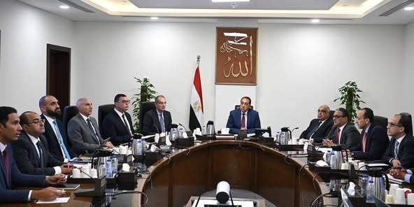 رئيس الوزراء يواصل متابعة تنفيذ مُخرجات اللجنة الاستشارية للتنمية العمرانية وتصدير العقار