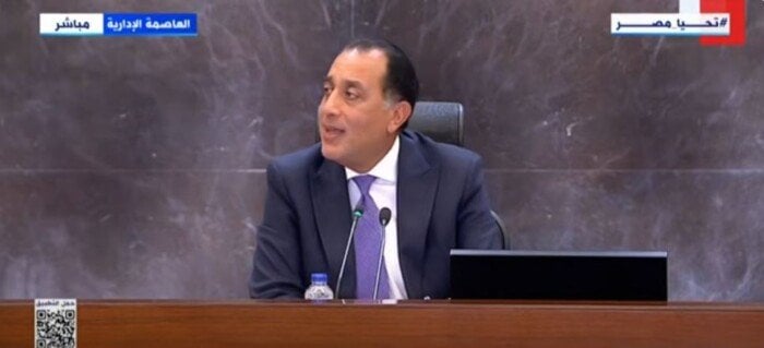 رئيس الوزراء يوضح أسباب فتح المطارات للقطاع الخاص