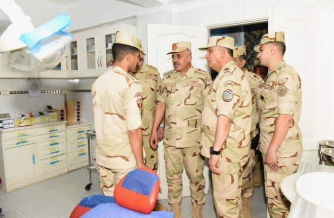 زيارة رئيس أركان حرب القوات المسلحة لمعهد ضباط الصف المعلمين تثير اهتمام الجميع | صور