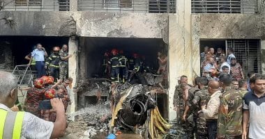 أكثر من 119 شخصا ضحايا سقوط طائرة على حرم مدرسة وكلية فى بنجلاديش.. صور