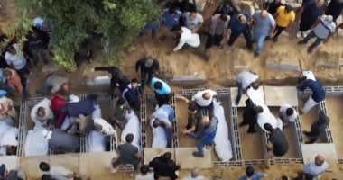 جريمة حرب جديدة للاحتلال.. قوات إسرائيلية تنبش مقابر الشهداء في خان يونس
