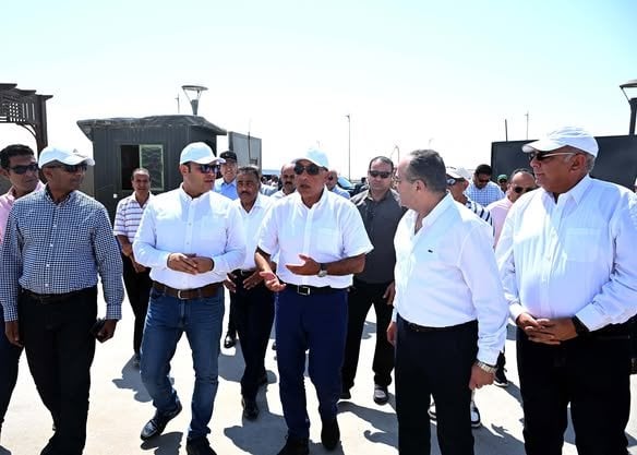 مدبولي يزور محطة التجارب البحثية لتحلية مياه البحر بالعلمين الجديدة