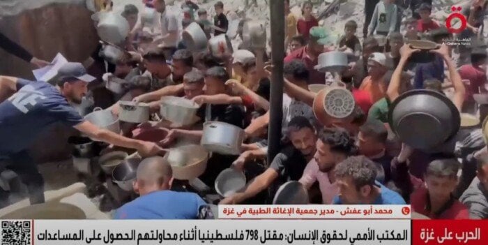 مدير الإغاثة الطبية يحذر: الوضع الإنساني كارثي ومؤسسة غزة الإنسانية تتهم بقتل المواطنين