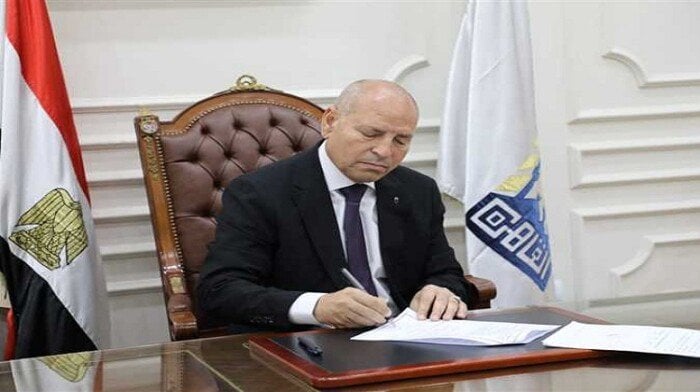 نقل الباعة الجائلين بحديقة الأزبكية إلى جراج العتبة تحت إشراف محافظ القاهرة