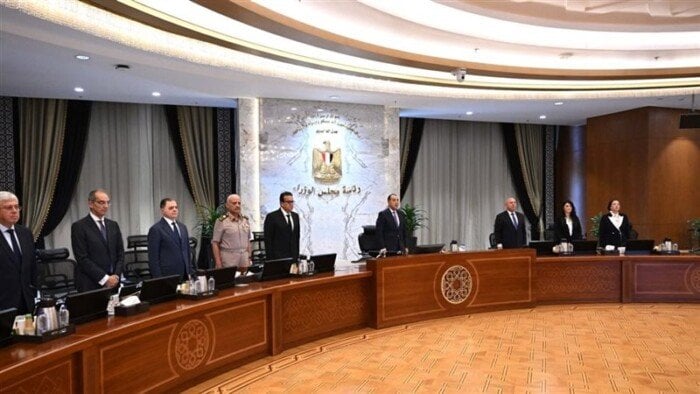 وقفة حداد من مجلس الوزراء على أرواح شهداء الدائري الإقليمي وسنترال رمسيس