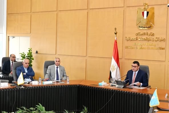 اجتماع هام لوزير الإسكان حول تخصيص الوحدات السكنية للموظفين بالعاصمة الإدارية