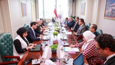 اجتماع وزير الصحة ومستشار الرئيس الكولومبي حول المساعدات الطبية لغزة