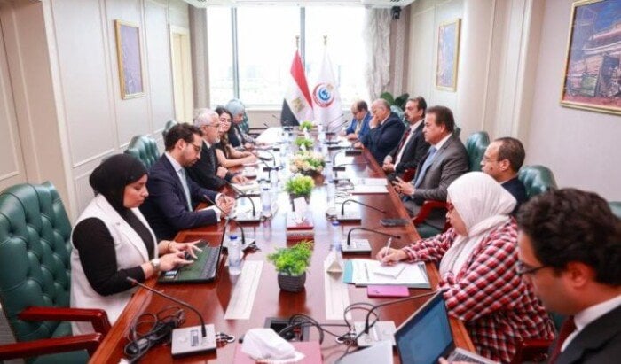 اجتماع وزير الصحة ومستشار الرئيس الكولومبي حول المساعدات الطبية لغزة