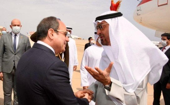 استقبال تاريخي بين السيسي ومحمد بن زايد في مطار العلمين
لقاء مهم بين الرئيس السيسي وشيخ أبوظبي بمطار العلمين
مطار العلمين يشهد زيارة الشيخ محمد بن زايد للرئيس السيسي
السيسي وشيخ الإمارات يتبادلان التحية في مطار العلمين