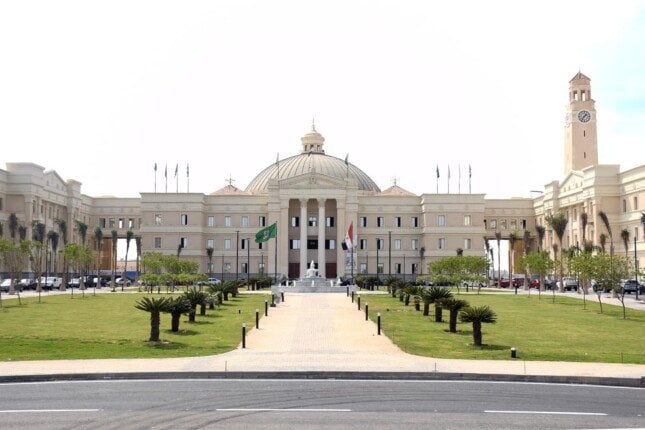 التسجيل في جامعة القاهرة الأهلية: المستندات والخطوات اللازمة للالتحاق