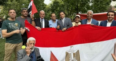 الجالية المصرية أمام القنصلية بميلانو: البعثات الدبلوماسية خط أحمر