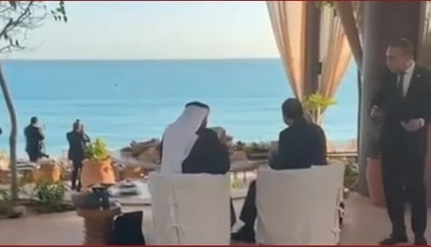 الرئيس السيسي وشيخ الإمارات يتشاركان الإفطار على شاطئ العلمين