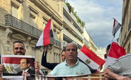 تأييد مصري في باريس ضد الإرهاب يتجسد في وقفة حاشدة لدعم الرئيس السيسي