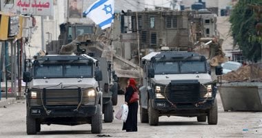 جيش الاحتلال يفرض حظر تجوال وإغلاق للمحال التجارية خلال اقتحام بلدة سبسطية بنابلس