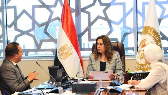 تحسين الوضع البيئي لمصرف المحيط بالمنيا يتطلب جهوداً مكثفة من منال عوض