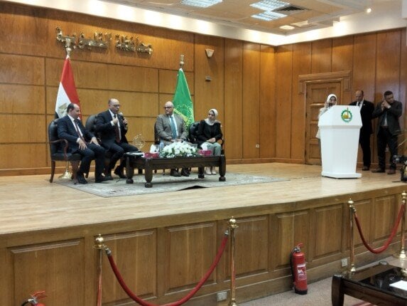 تفاصيل قانون العمل الجديد تكشف توازن المستثمر والعمال من وزير العمل