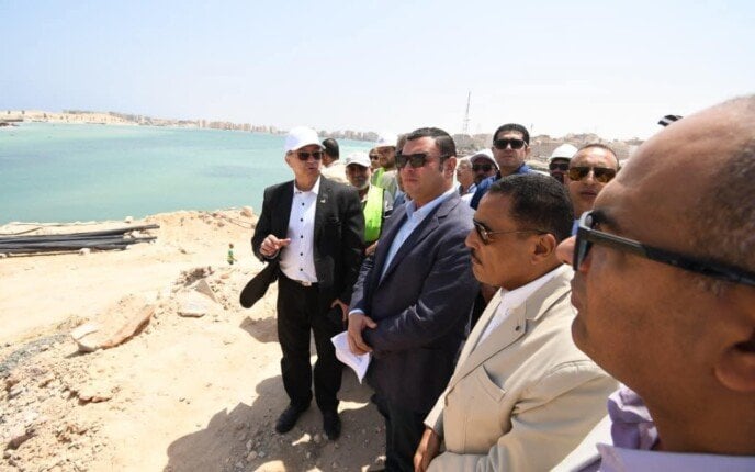 تفقد الوزير والمحافظ مشروع إحلال وتجديد كوبري روميل في مطروح