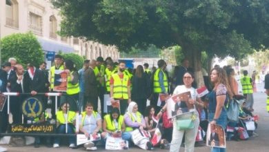 توافد الناخبين أمام مدرسة الشهيد مصطفى يسري أبو عميرة في مصر الجديدة