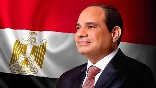 رئيس السيسي يصل نيوم في السعودية والأمير محمد بن سلمان يرحب به