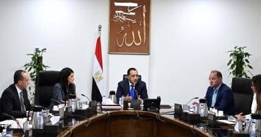 رئيس الوزراء يناقش زيادة الاعتمادات المالية المخصصة لصيانة المنشآت الحكومية