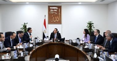 رئيس الوزراء يتابع مع وزير الإسكان موقف "سكن لكل المصريين" و"بيتك فى مصر"