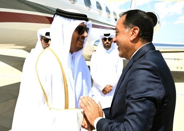 رئيس الوزراء يستقبل نظيره القطري في مطار العلمين الدولي
