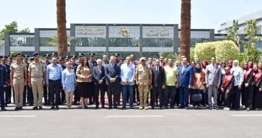 وفد من الإعلاميين وطلبة الأكاديمية العسكرية والجامعات يزور الشركة العالمية للبصريات