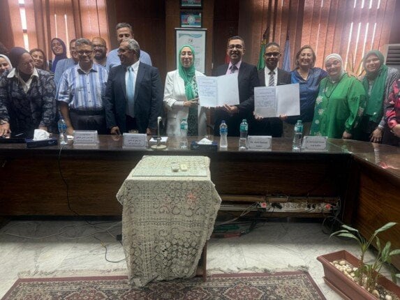 صيدلة القاهرة تجدد شهادتي الأيزو للجودة والإدارة التعليمية