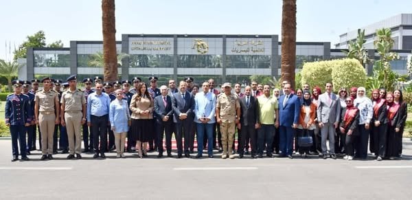 طلاب الأكاديمية العسكرية والإعلاميون يقومون بزيارة ميدانية للشركة العربية العالمية للبصريات