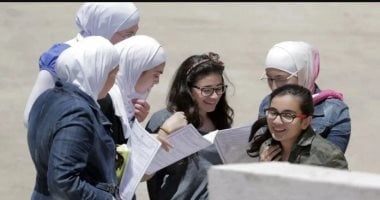 طلاب الثانوية العامة دور ثان يبدأون امتحان العربى