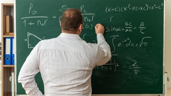 فتح باب اختيار الإدارة وتقديم التظلمات للدفعتين الثالثة والرابعة بمسابقة 30 ألف معلم