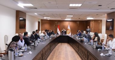 وزير العمل: إعداد قاعدة بيانات لعمال الدليفرى وتوفير مهمات الوقاية بأقل الأسعار