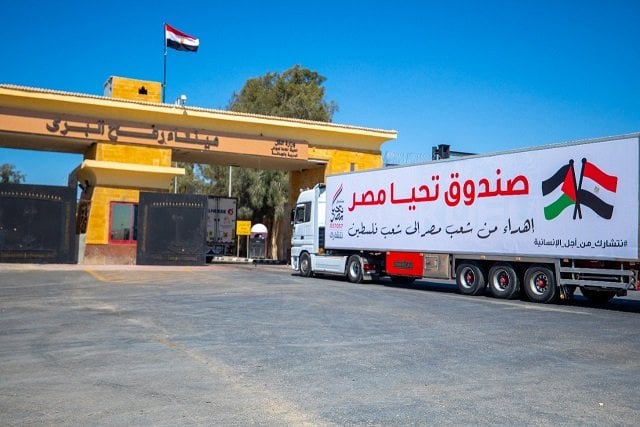 قافلة مساعدات إنسانية تدخل غزة من جديد