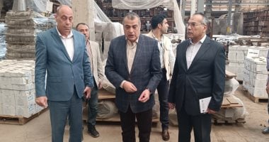 وزير الإنتاج الحربى يتابع سير العملية الإنتاجية بشركة شبرا للصناعات الهندسية