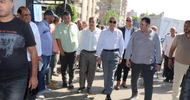 محافظ القاهرة يوجه بإزالة السلاسل الحديدية المستخدمة لحجز أماكن انتظار السيارات