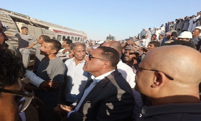محافظ مطروح ينفي اصطدام القطار بـ «لودر» وكشف الحقيقة وراء الحادث