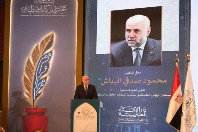 مستشار الرئيس الفلسطيني يشيد بمصر والسيسي لدورهم في إحباط مخطط تهجير غزة