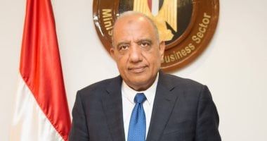 نجاة وزير الكهرباء بعد حادث مروري أثناء توجهه لمدينة العلمين