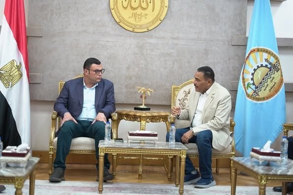 وزير الإسكان يتفقد مشروعات مطروح اليوم