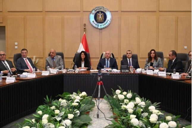 وزير النقل يؤكد ضرورة مواجهة الممارسات التجارية الضارة وصون الصناعة