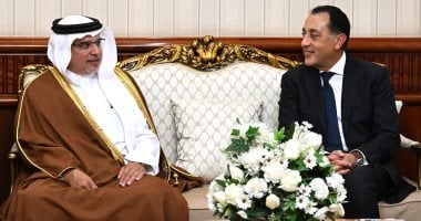 رئيس الوزراء يستقبل ولى عهد مملكة البحرين بمطار القاهرة الدولى