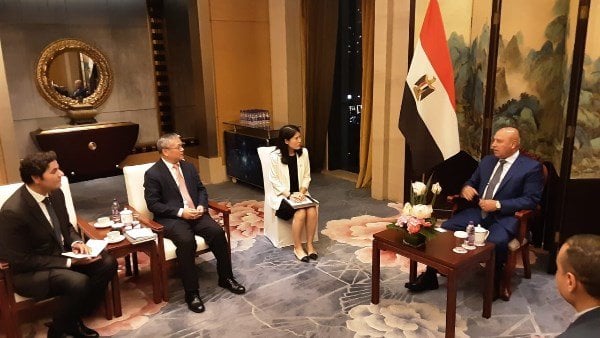 بحث وزير النقل مع شركة أفيك إنترناشيونال الصينية تنفيذ مراحل القطار الكهربائي الخفيف LRT